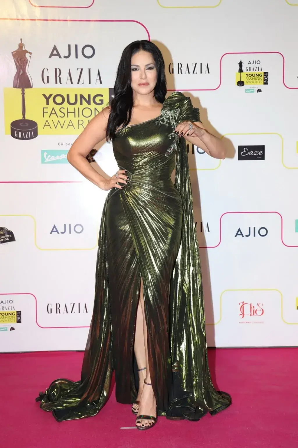 SUNNY LEONE STILLS AT GRAZIA YOUNG FASHION AWARDS 2024 IN MUMBAI 2